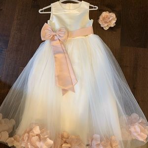 Girls special occasion ivory dress. size 6 and 8